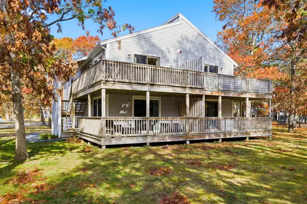 35 Ashumet Road, Mashpee, MA 02649