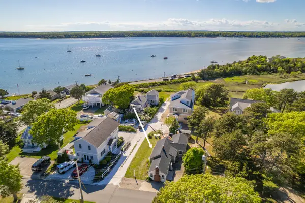 14 Bayview Road, Mashpee, MA 02649