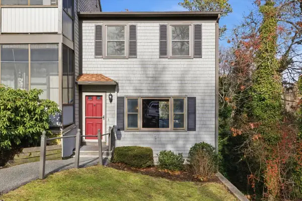 14 Harold Street, Harwich Port, MA 02646