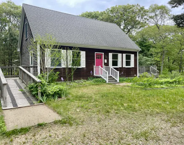 12 Park Avenue, Vineyard Haven, MA 02568