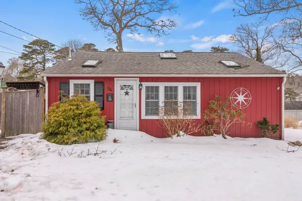 24 East Road, Mashpee, MA 02649
