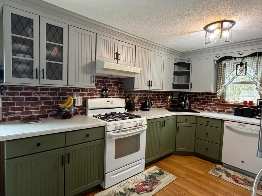 9 Bittersweet Road, East Falmouth, MA 02536 - #3