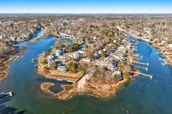 16 Carolyn Lane, East Falmouth, MA 02536