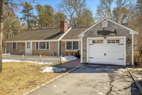 27 Cogswell Path, West Yarmouth, MA 02673