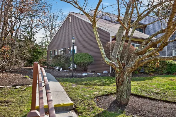 77 Roundhouse Road, Buzzards Bay, MA 02532