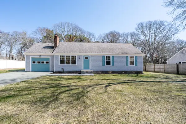 98 Wagon Lane, Hyannis, MA 02601