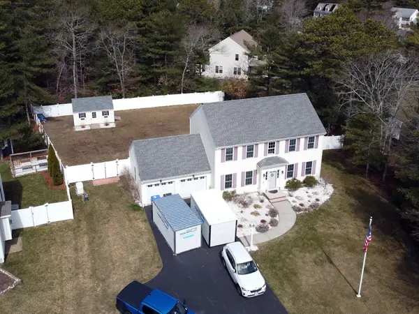 35 Settlers Way, Buzzards Bay, MA 02532