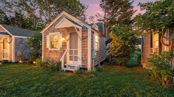 17 Shore Road, North Truro, MA 02652