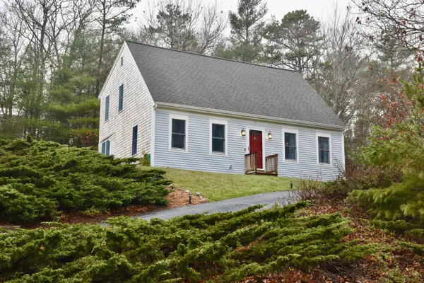 8 Pickerel Way, Forestdale, MA 02644