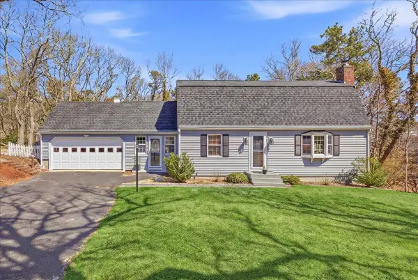8 Canapitsit Drive, Teaticket, MA 02536
