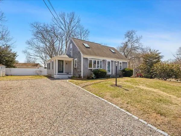 17 Swallow Street, Teaticket, MA 02536