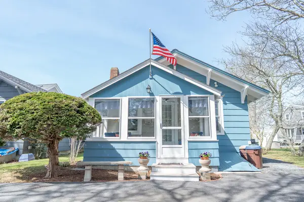 10 Essex Place, Harwich Port, MA 02646