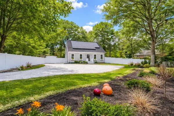 92 Rainbow Avenue, East Falmouth, MA 02536