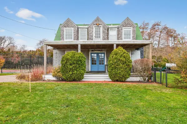 9 Hedge Lane, Falmouth, MA 02540