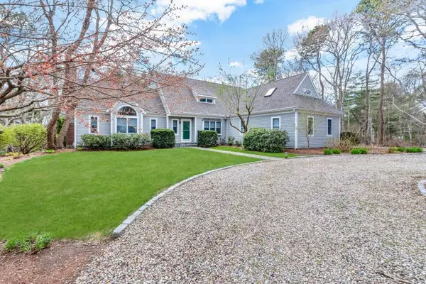 35 Punkhorn Point Road, Mashpee, MA 02649