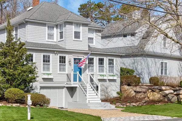 1 Peaked Cliff Road, Sagamore Beach, MA 02562