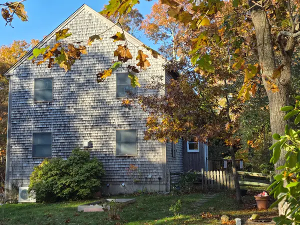 33 Alyssa Lane, Vineyard Haven, MA 02568
