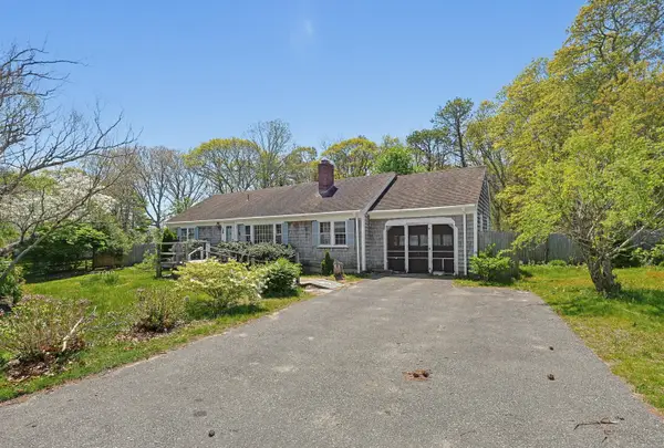 29 Edlen Lane, Hyannis, MA 02601
