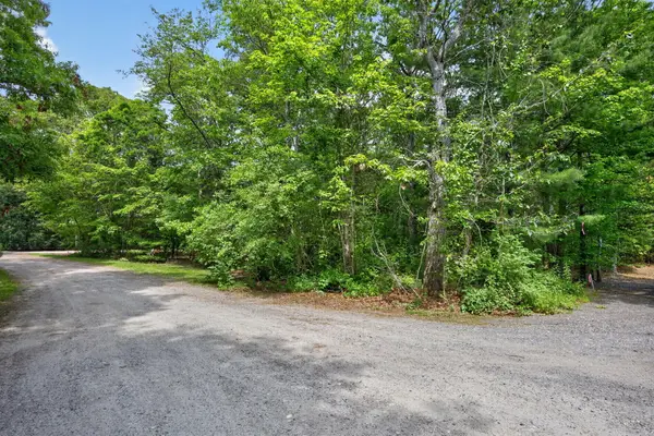20 Hirsch Road, Forestdale, MA 02644