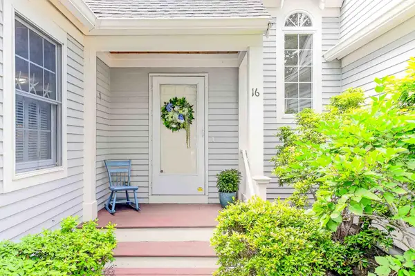 16 Gold Leaf Lane, Mashpee, MA 02649