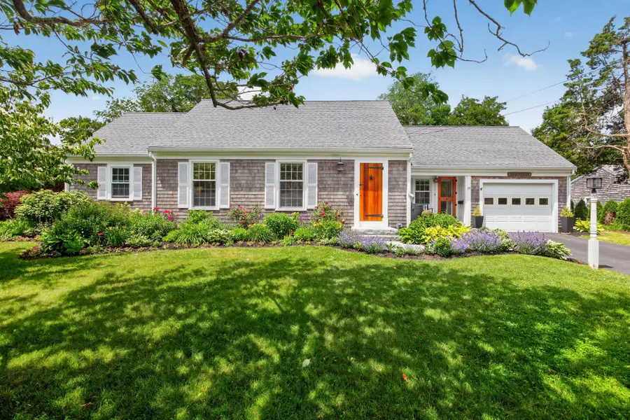 25 Gingerbread Lane, Yarmouth Port, MA 02675 - #2