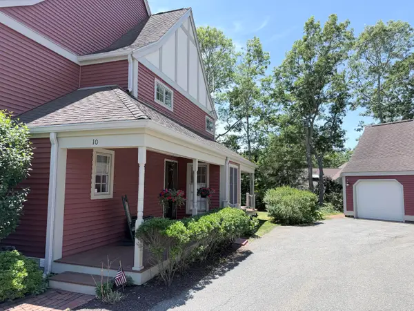10 Village Green Circle #UNIT 10, Mashpee, MA 02649