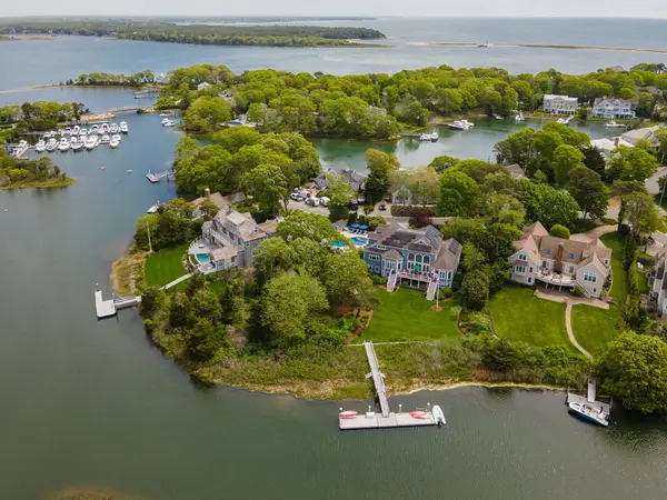 8 Bowsprit Point, Mashpee, MA 02649