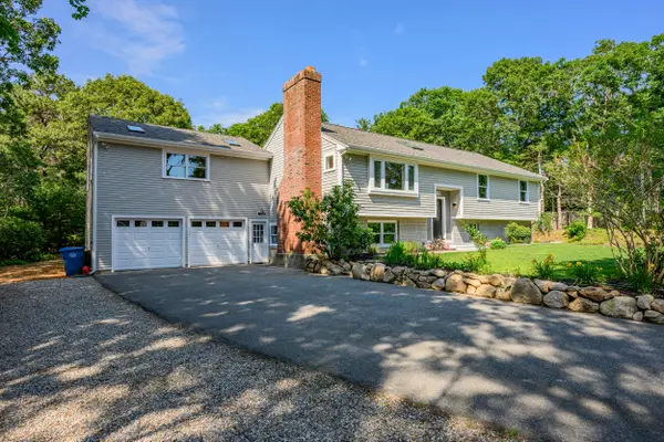 19 Wheelhouse Circle, Hatchville, MA 02536