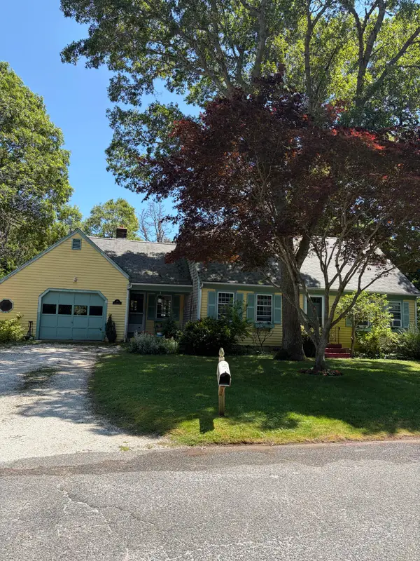 40 Vandermint Lane, Hyannis, MA 02601