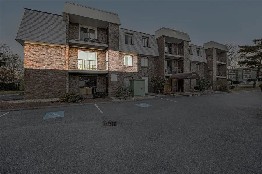 15 Oak Neck Road #APT 11, Hyannis, MA 02601 - #2