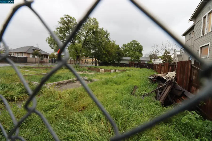 1602 Sutter St, Stockton, CA 95206 - #2