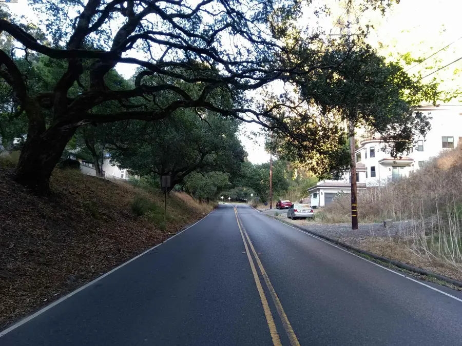 6340 Shepherd Canyon Rd, Oakland, CA 94611 - #2