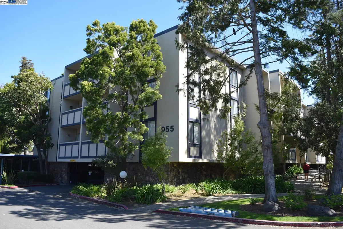 955 Shorepoint Ct  #110, Alameda, CA 94501 - Image #1