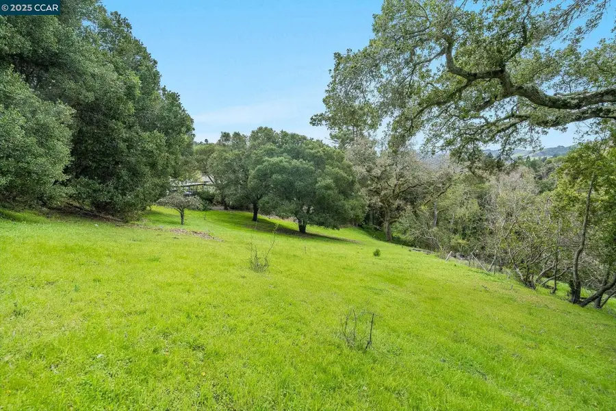 9 Charles Hill Rd, Orinda, CA 94563 - Image #2