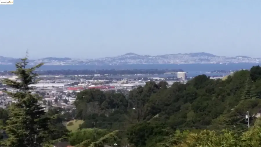 11320 Lochard Street, Oakland, CA 94605 - Image #2