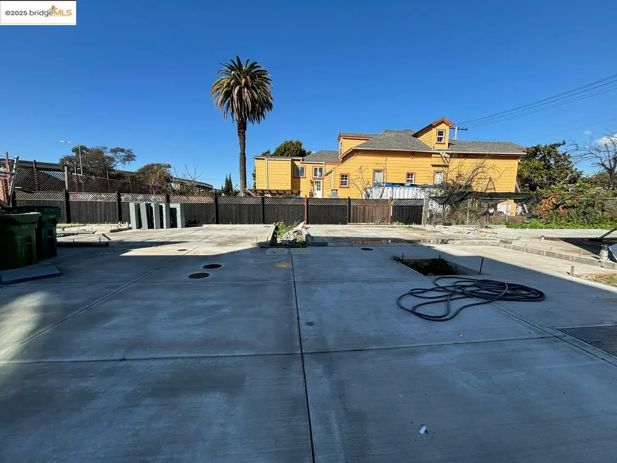 1610 32nd St, Oakland, CA 94608 - Image #1