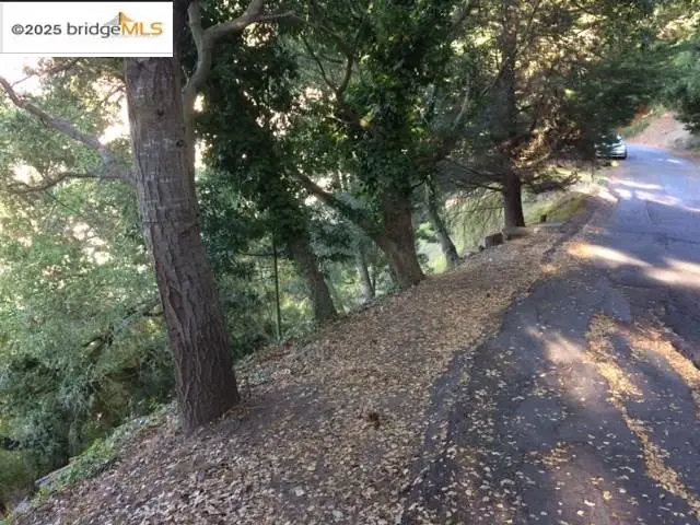 6589 Exeter, Oakland, CA 94611 - Image #2