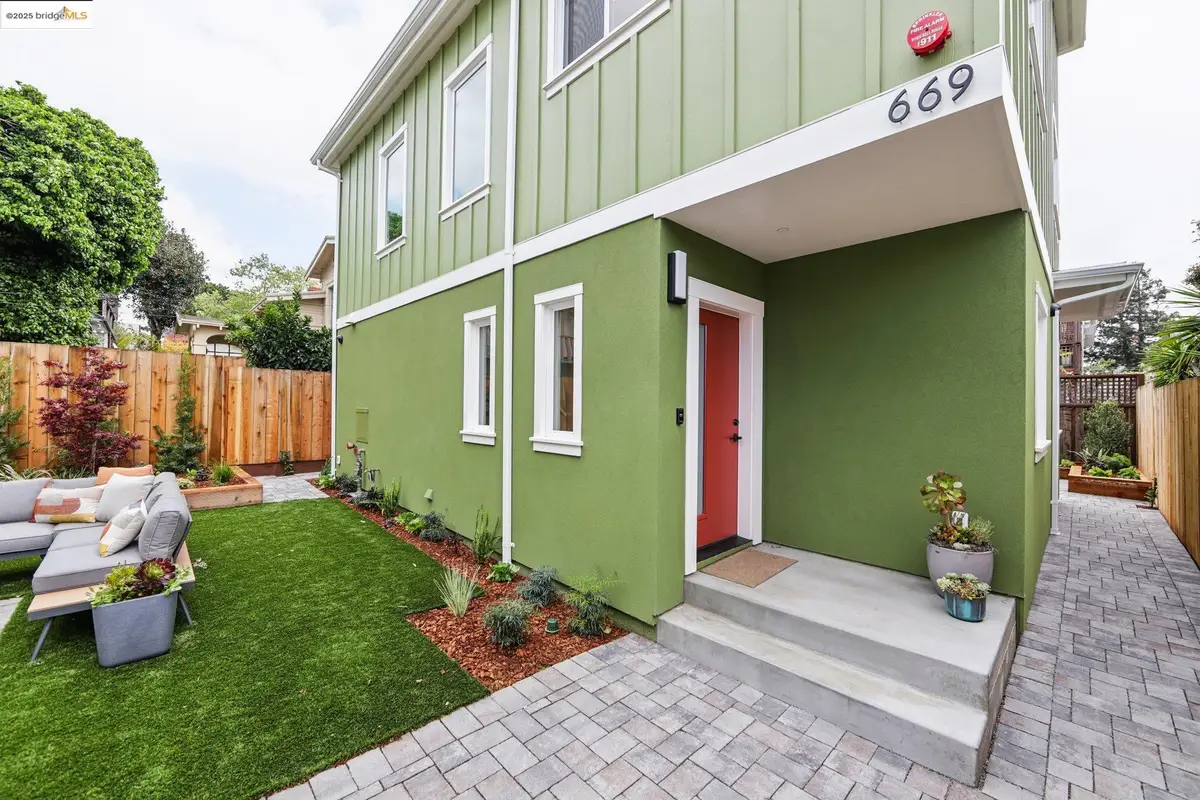 669 Alcatraz Ave, Oakland, CA 94609 - Image #1