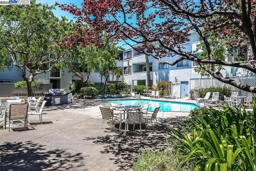 325 Kitty Hawk Rd  #304, Alameda, CA 94501 - Image #2
