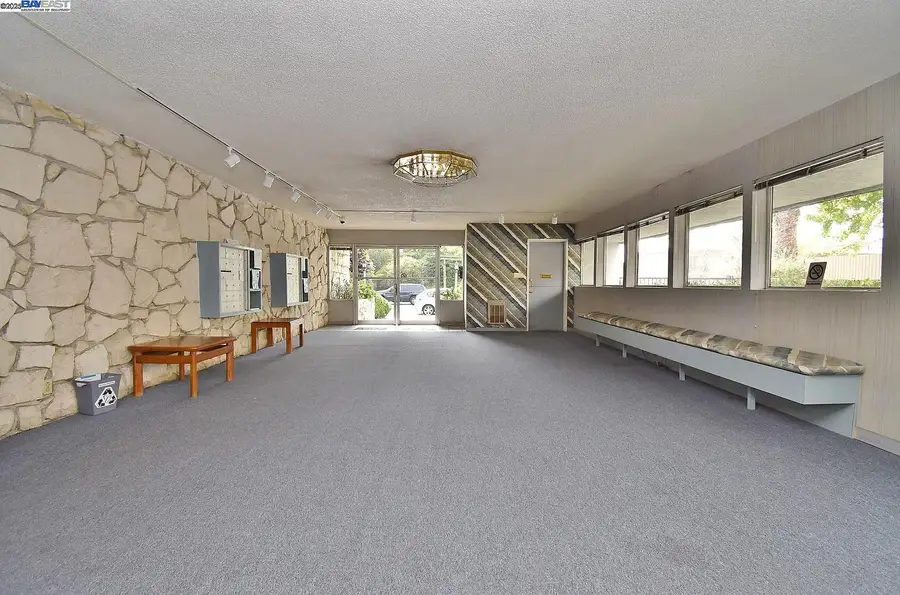 325 Kitty Hawk Rd  #304, Alameda, CA 94501 - Image #3