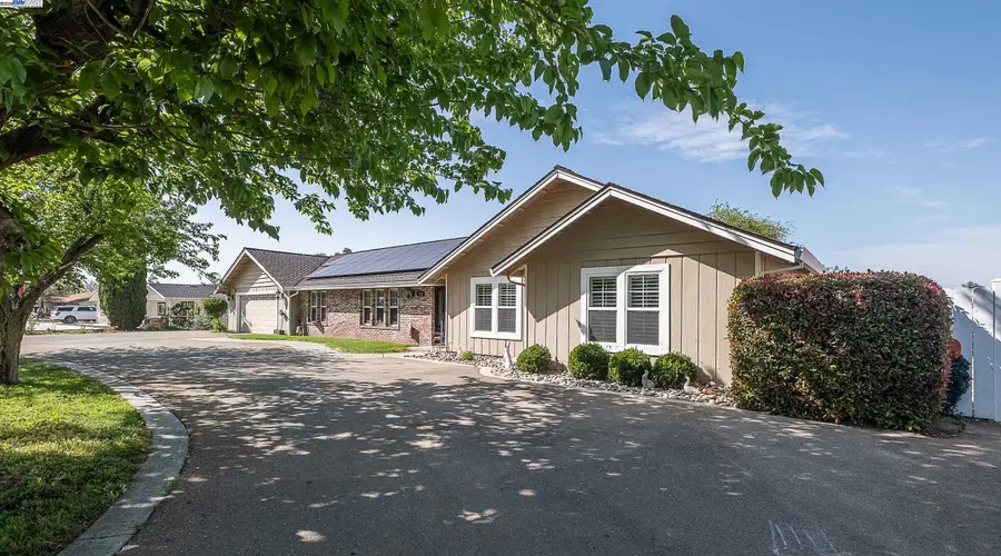 7737 Stearman Rd, Tracy, CA 95377 - Image #2