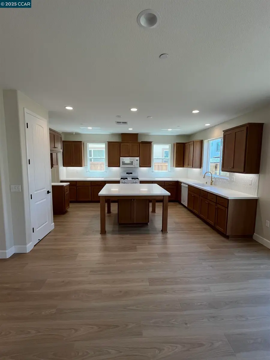 2726 Moonflower Street, West Sacramento, CA 95691 - Image #2