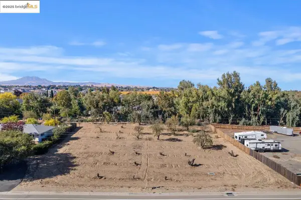 3901-B Rose Avenue, OAKLEY, CA 94561