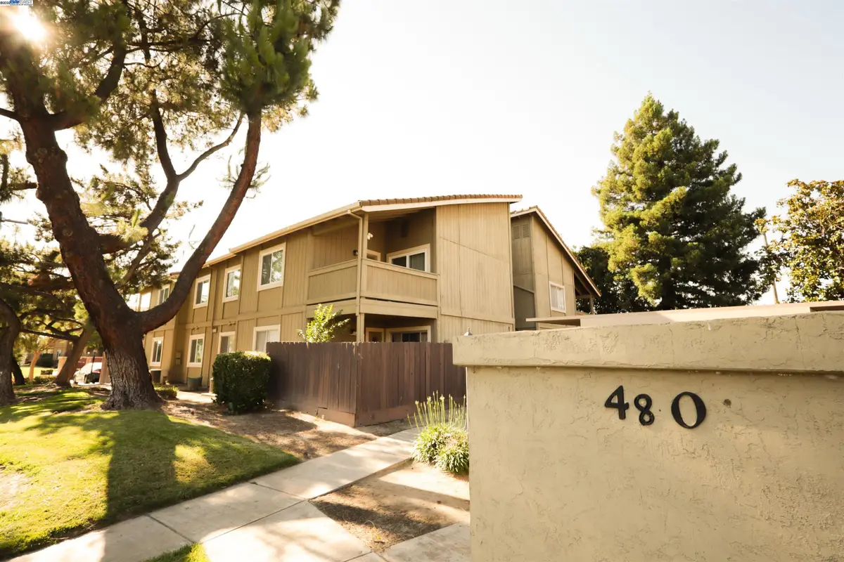 480 Cherry Ln  #E, Manteca, CA 95337 - Image #1