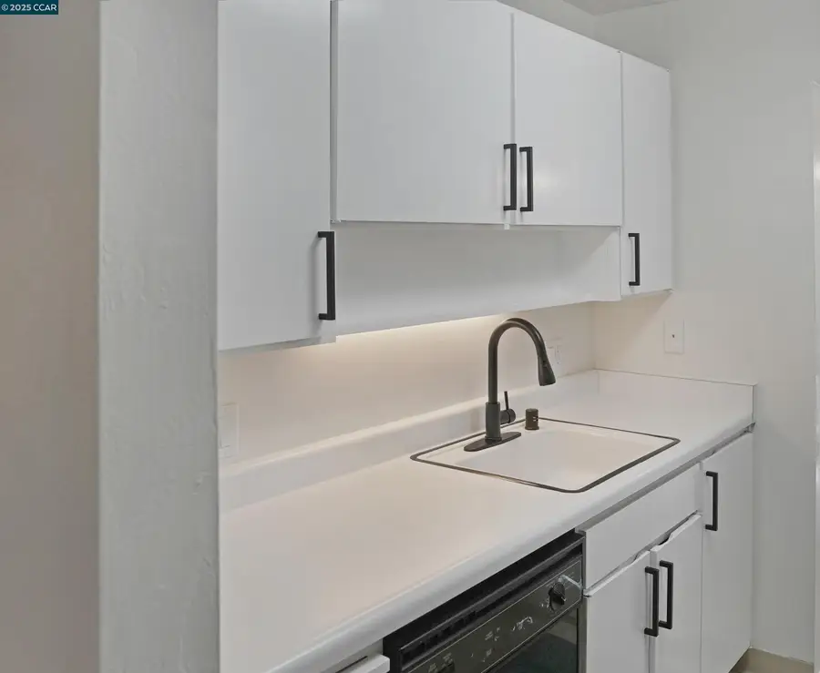 440 Civic Dr  #203, Walnut Creek, CA 94596 - Image #3