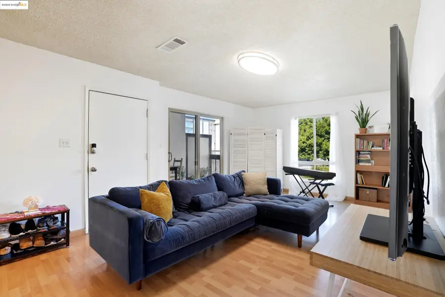 2036 Sierra Rd  #2, Concord, CA 94518 - Image #2