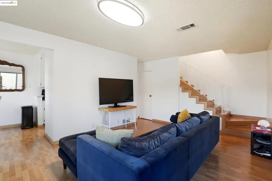 2036 Sierra Rd  #2, Concord, CA 94518 - Image #3