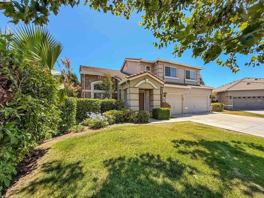 2352 Gretchen Elizabeth Ct, Tracy, CA 95377 - Image #2