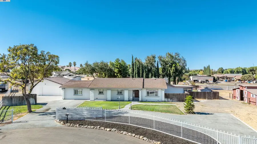 23551 Rancho Ramon Ct, Tracy, CA 95304 - Image #2