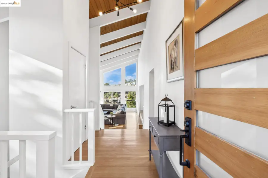 58 Villanova Dr, Oakland, CA 94611 - #2